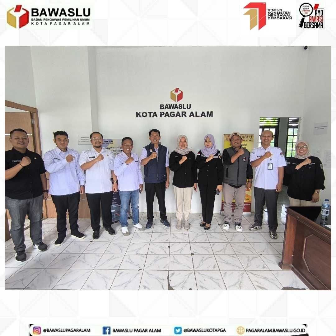 #Hallosahabatbawaslu Dalam Rangka Menjaga akurasi Data Pemilih, Komisi Pemilihan Umum (KPU) kota Pagar Alam Melakukan Kunjungan serta  Koordinasi Bersama Bawaslu Kota Pagar Alam Pada hari Kamis, 26 Juni 2025.  dalam Kunjungan ini hadir langsung Ketua KPU, Ibrahim Putra serta di dampingi Anggota KPU, bpk. Budi dan Ihwan Nopri serta Staf Pelaksana Perancanaan Data dan Informasi Sekretariat KPU PagarAlam.  dalam Hal ini KPU melakukan Kunjungan yaitu untuk Berkoordinasi terkait Pemuktahiran Data Pemilih Berkela