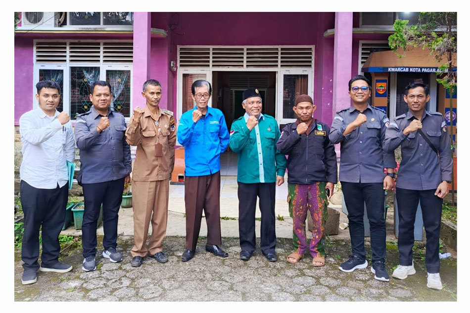 Staf pelaksana Bawaslu Kota Pagar Alam, lakukan koordinasi terkait saka Adyasta di Kwarcab Pramuka Kota Pagar Alam.