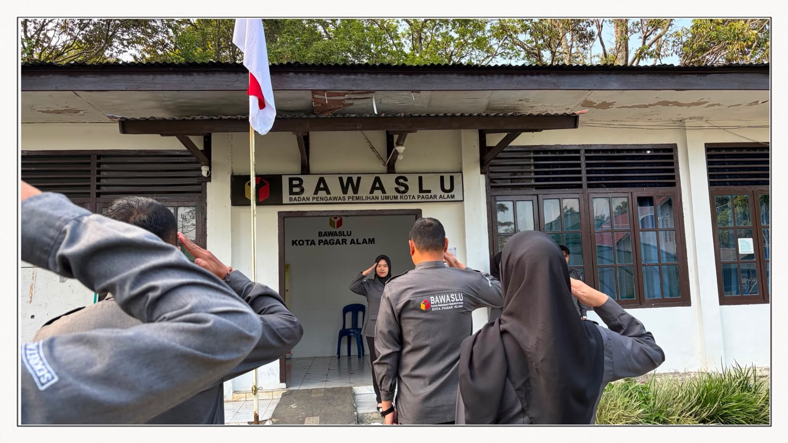 Bawaslu Kota Pagar Alam Gelar Apel Rutin Senin, Perkuat Disiplin dan Profesionalisme Pegawai.