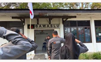 Bawaslu Kota Pagar Alam Gelar Apel Rutin Senin, Perkuat Disiplin dan Profesionalisme Pegawai.